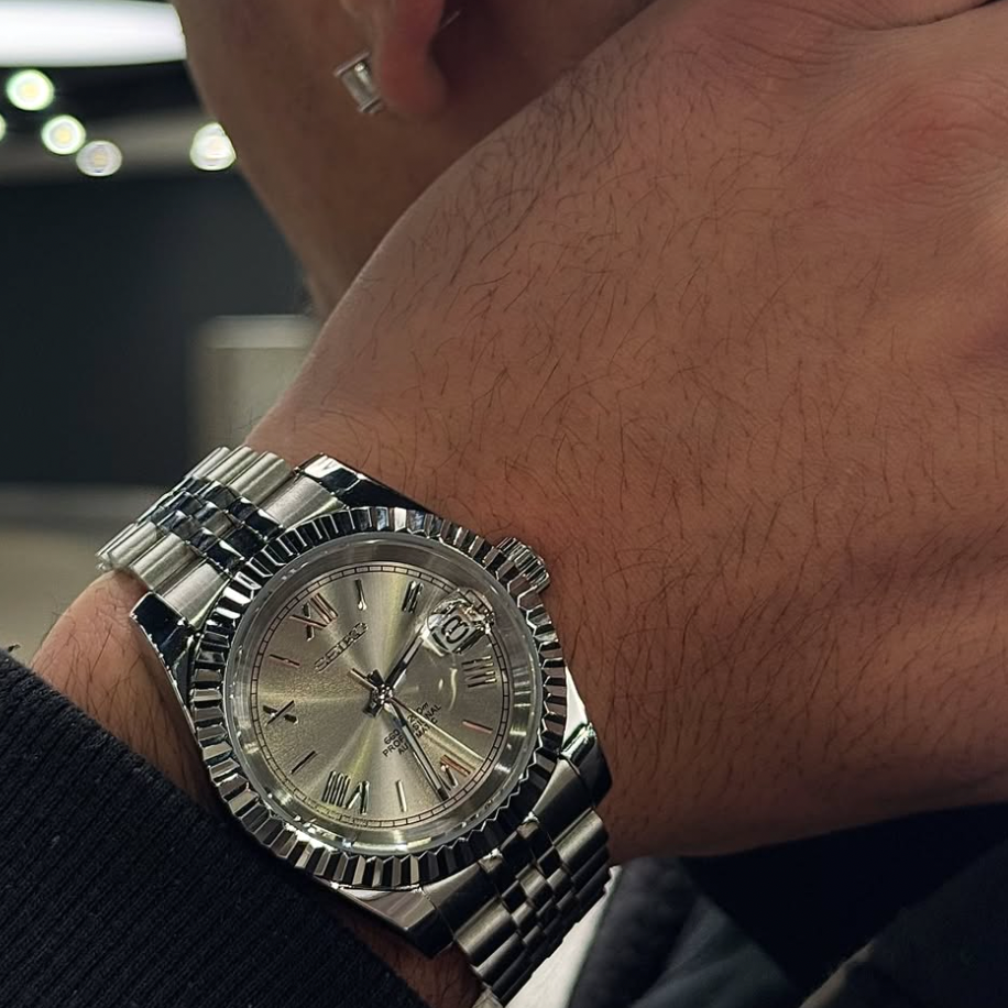 MONTURE® Chrome Roman Numeral Dial