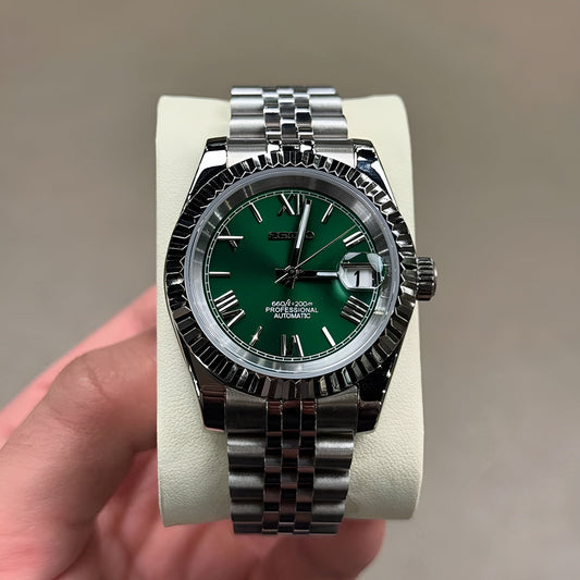 MONTURE® Hulk Roman Numeral Dial