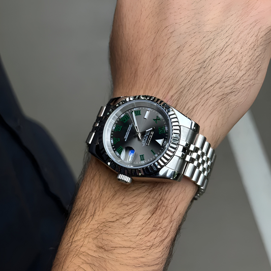 MONTURE® Green Roman Numeral Dial