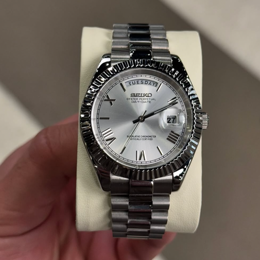 MONTURE® Platinum Roman Numeral Dial